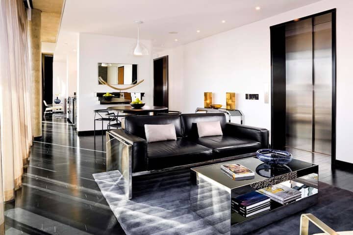 Room 10 of 65