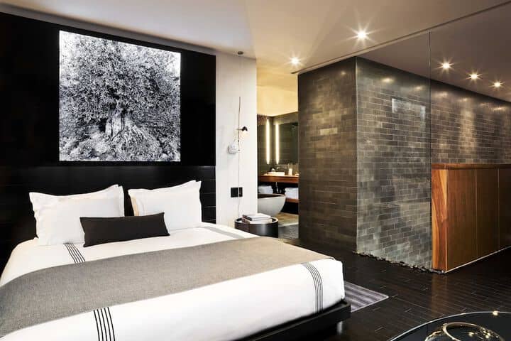 Room 4 of 65