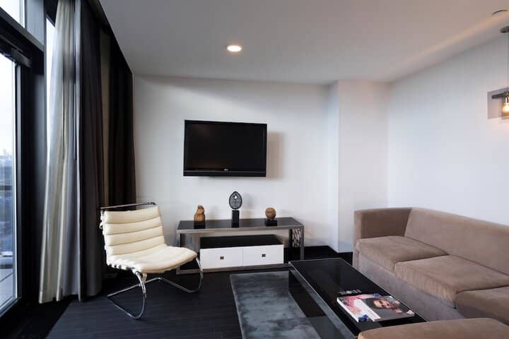 Room 8 of 65